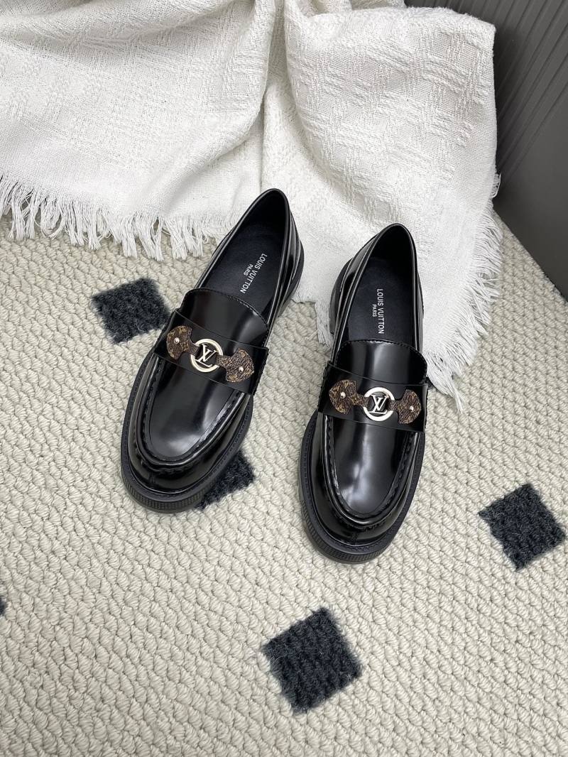 l0vis Vvtt0n loafers